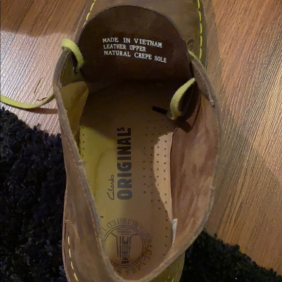 Women’s size 9M beeswax Clarks desert boots - Picture 2 of 2